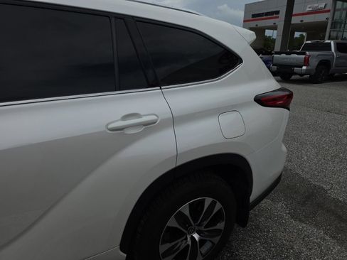 Used 2020 Toyota Highlander XLE AWD/4WD image 1