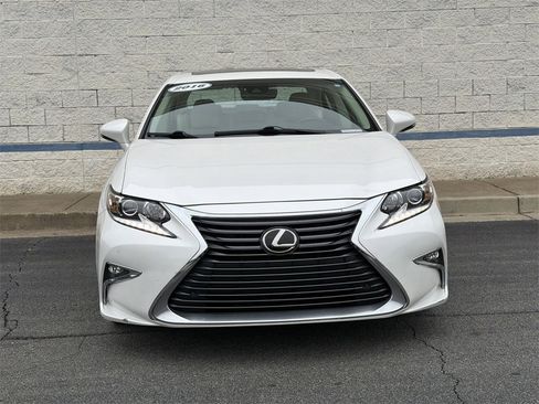 Used 2016 Lexus ES 350 w/ Premium Package w/Wood Trim image 2