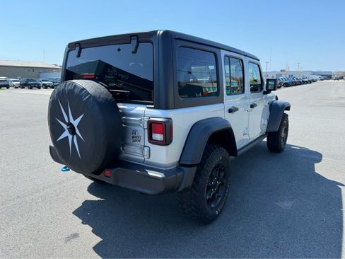 Used 2023 Jeep Wrangler Unlimited w/ Cold Weather Group AWD/4WD image 9