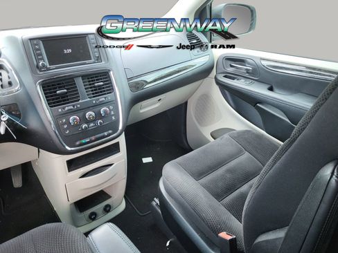 Used 2019 Dodge Grand Caravan SE FWD image 12