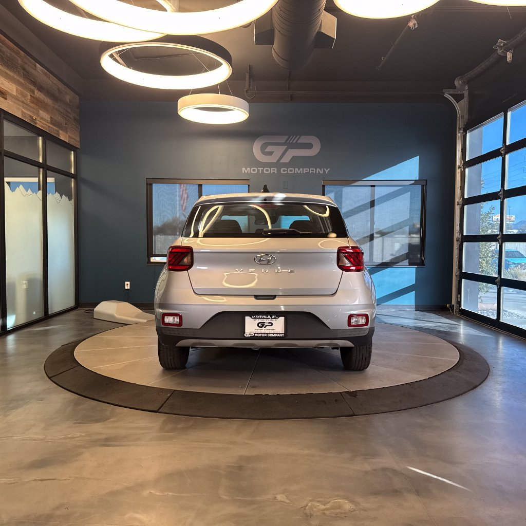 Used 2020 Hyundai Venue SE FWD image 4
