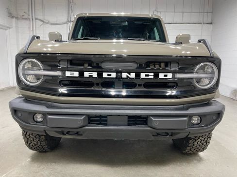Used 2025 Ford Bronco Outer Banks AWD/4WD image 2