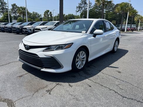 Used 2024 Toyota Camry LE FWD image 5