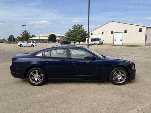 Used 2013 Dodge Charger SXT RWD image 9