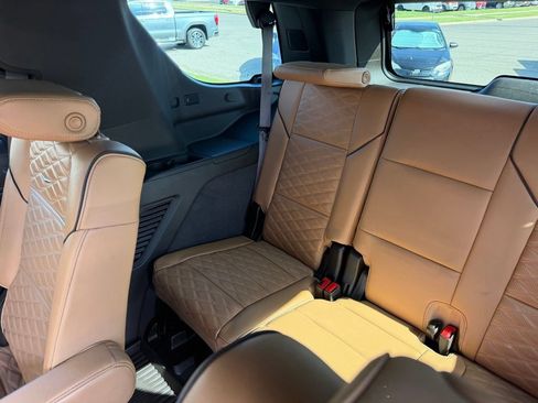 Used 2024 Cadillac Escalade Premium Luxury AWD/4WD image 21