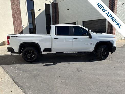 Used 2025 Chevrolet Silverado 2500 Custom w/ Custom Value Package image 8