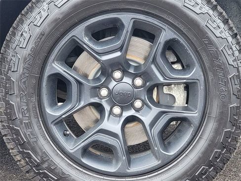 Certified 2022 Jeep Cherokee Latitude w/ Sun & Sound Group image 17