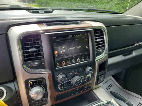Used 2016 RAM 1500 Laramie AWD/4WD image 29
