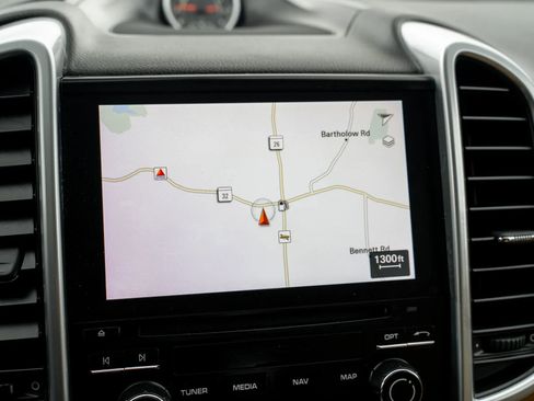 Used 2017 Porsche Cayenne image 26