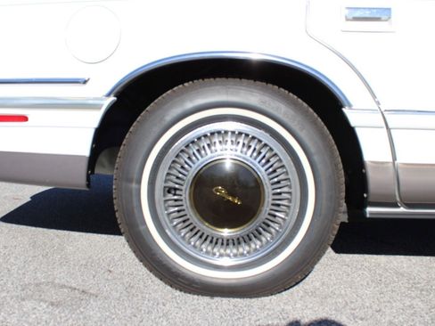 Used 1993 Chrysler New Yorker Fifth Avenue FWD image 40