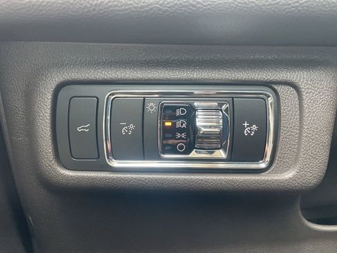 Used 2023 Lincoln Corsair Reserve w/ Rear Removable Package Tray image 31