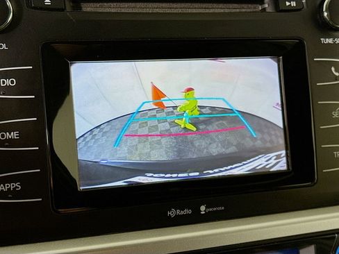 Used 2015 Toyota Highlander Plus AWD/4WD image 5