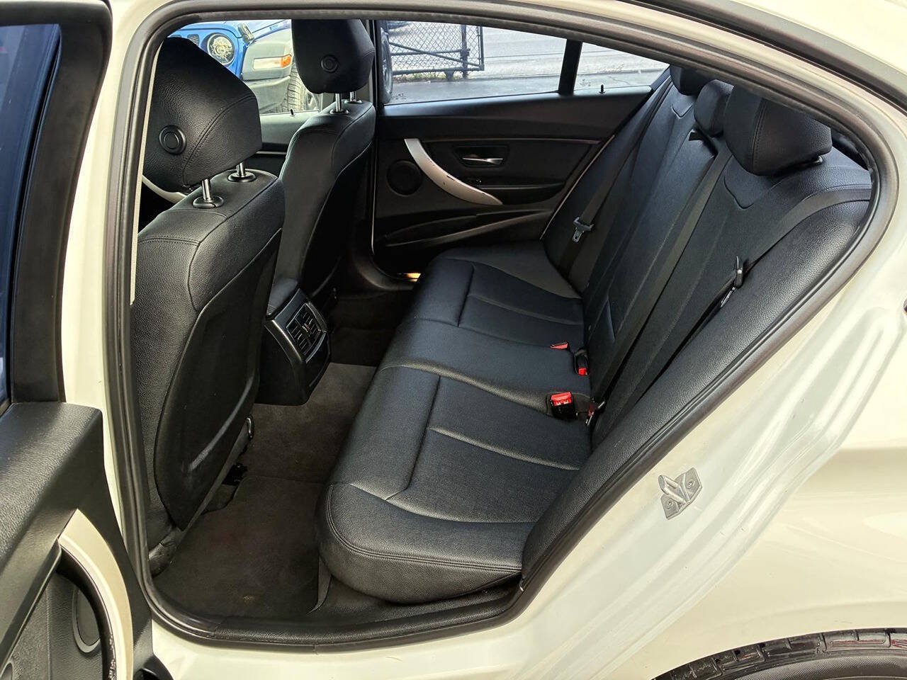 Used 2018 BMW 320i Sedan RWD image 10