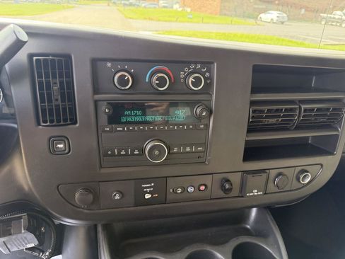 Used 2020 Chevrolet Express 3500 w/ Power Convenience Package RWD image 22