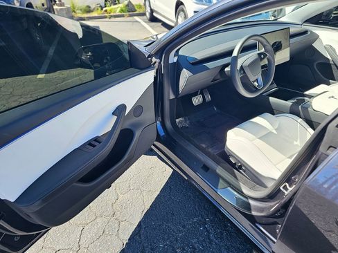 Used 2024 Tesla Model 3 Performance image 9