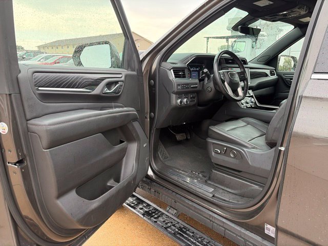 Used 2021 GMC Yukon Denali w/ Denali Premium Package AWD/4WD image 9