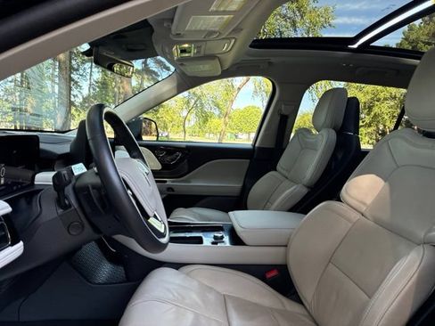 Certified 2025 Lincoln Aviator Reserve w/ Luxury Package AWD/4WD image 21