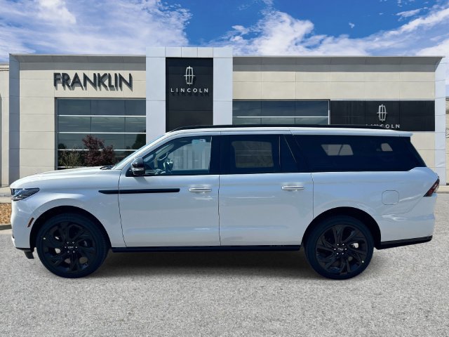 New 2027 Lincoln Navigator L Reserve w/ Jet Appearance Package AWD/4WD image 4