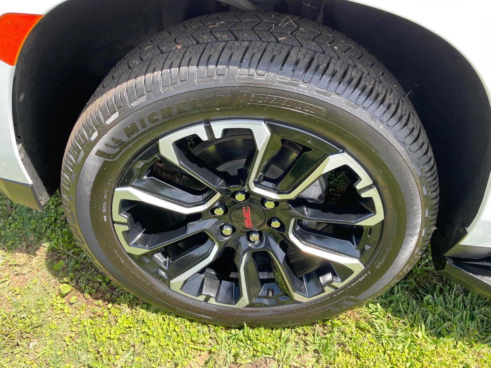 Used 2023 GMC Yukon SLT AWD/4WD image 6