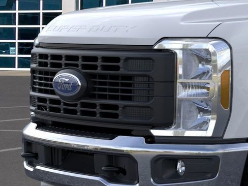 New 2023 Ford F250 XL w/ XL Chrome Package image 17