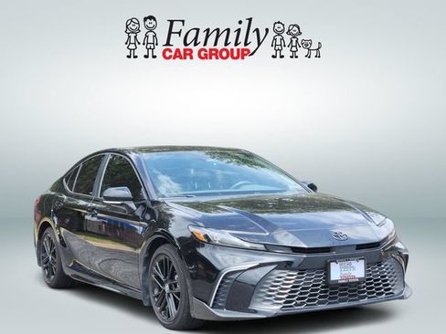 Used 2025 Toyota Camry SE FWD image 2