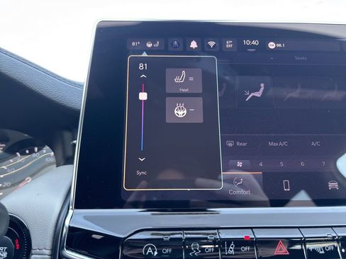 Used 2025 Jeep Compass Limited image 4