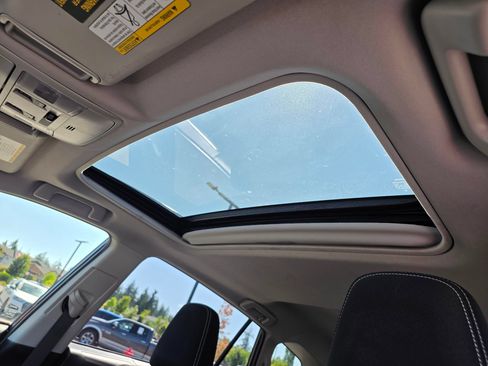 Used 2018 Toyota RAV4 XLE AWD/4WD image 18