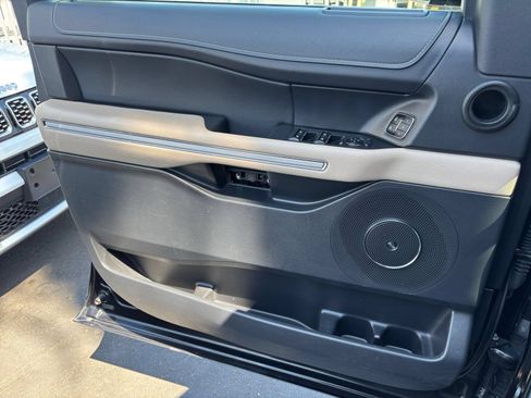 Used 2024 Ford Expedition Limited RWD image 18