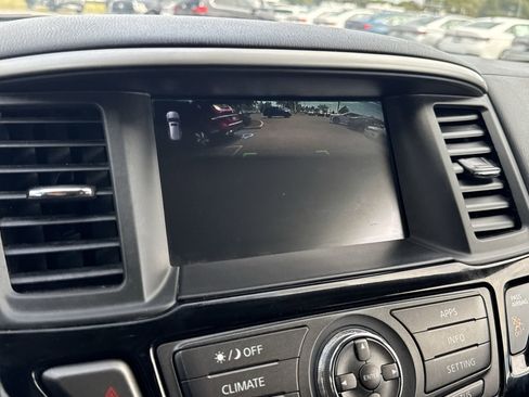 Used 2020 Nissan Pathfinder SV image 14