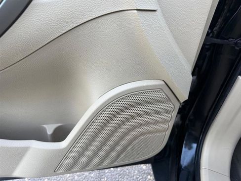 Used 2013 Ford Taurus SEL image 24