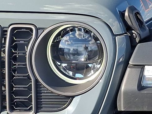 Used 2026 Jeep Gladiator Mojave AWD/4WD image 9