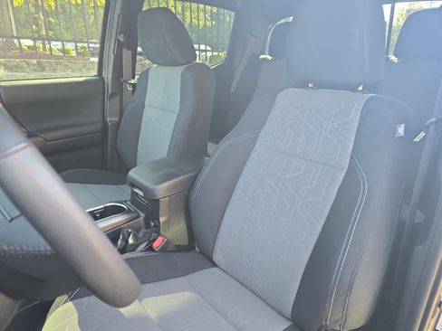Used 2023 Toyota Tacoma TRD Sport w/ Technology Package AWD/4WD image 15