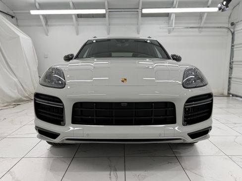 Certified 2021 Porsche Cayenne Turbo S AWD/4WD image 9