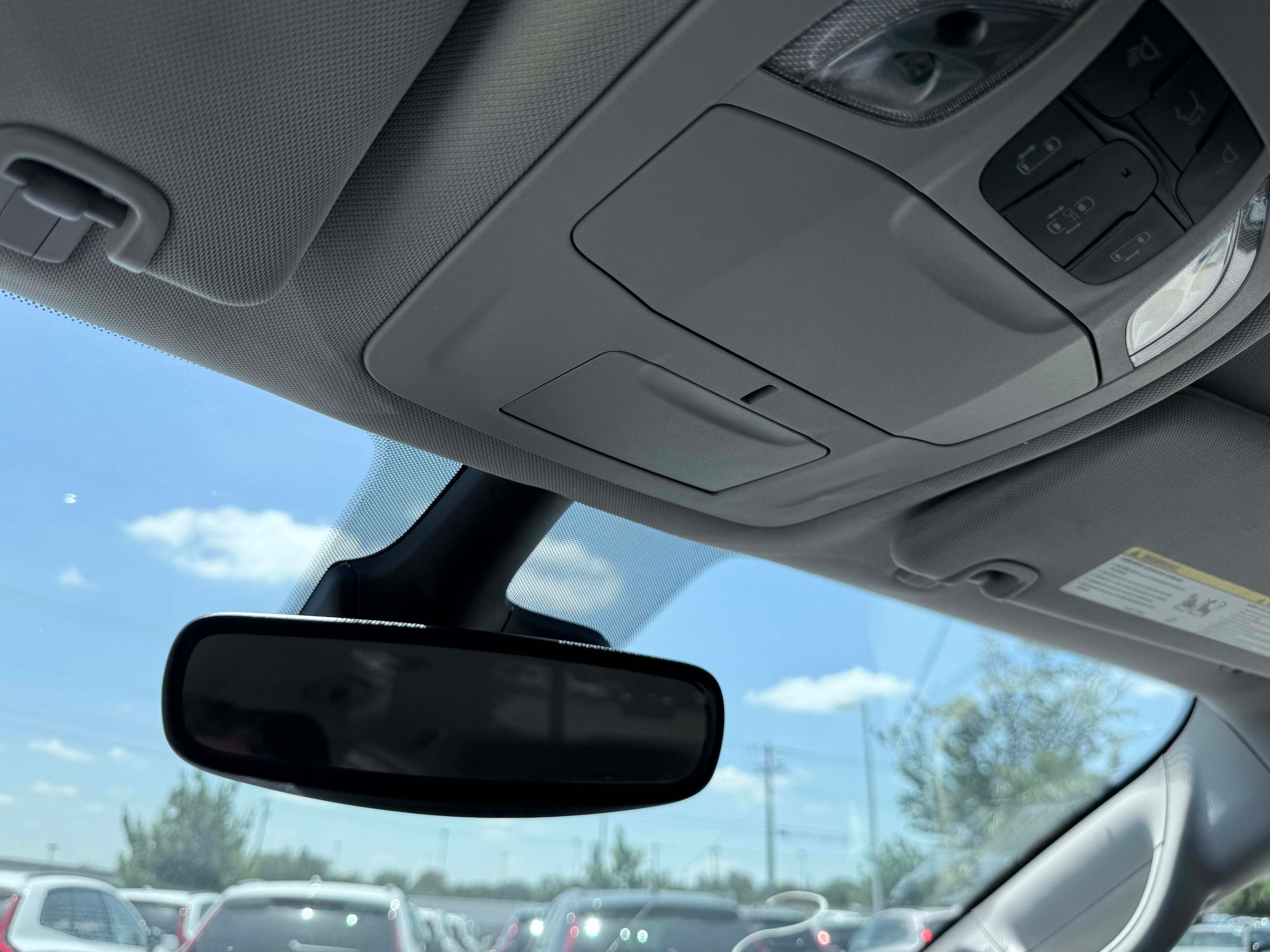 Used 2024 Chrysler Pacifica Touring-L FWD image 22