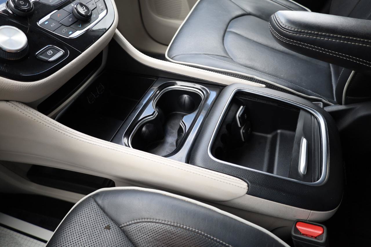 Used 2022 Chrysler Pacifica Limited FWD image 13