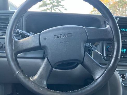 Used 2004 GMC Yukon SLE image 16