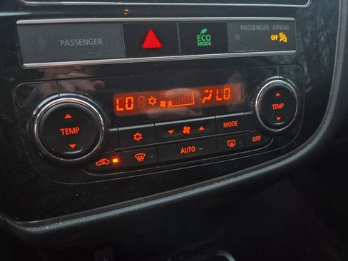 Used 2019 Mitsubishi Outlander SE image 12