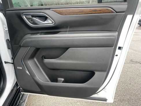 Used 2023 Chevrolet Suburban Premier AWD/4WD image 18