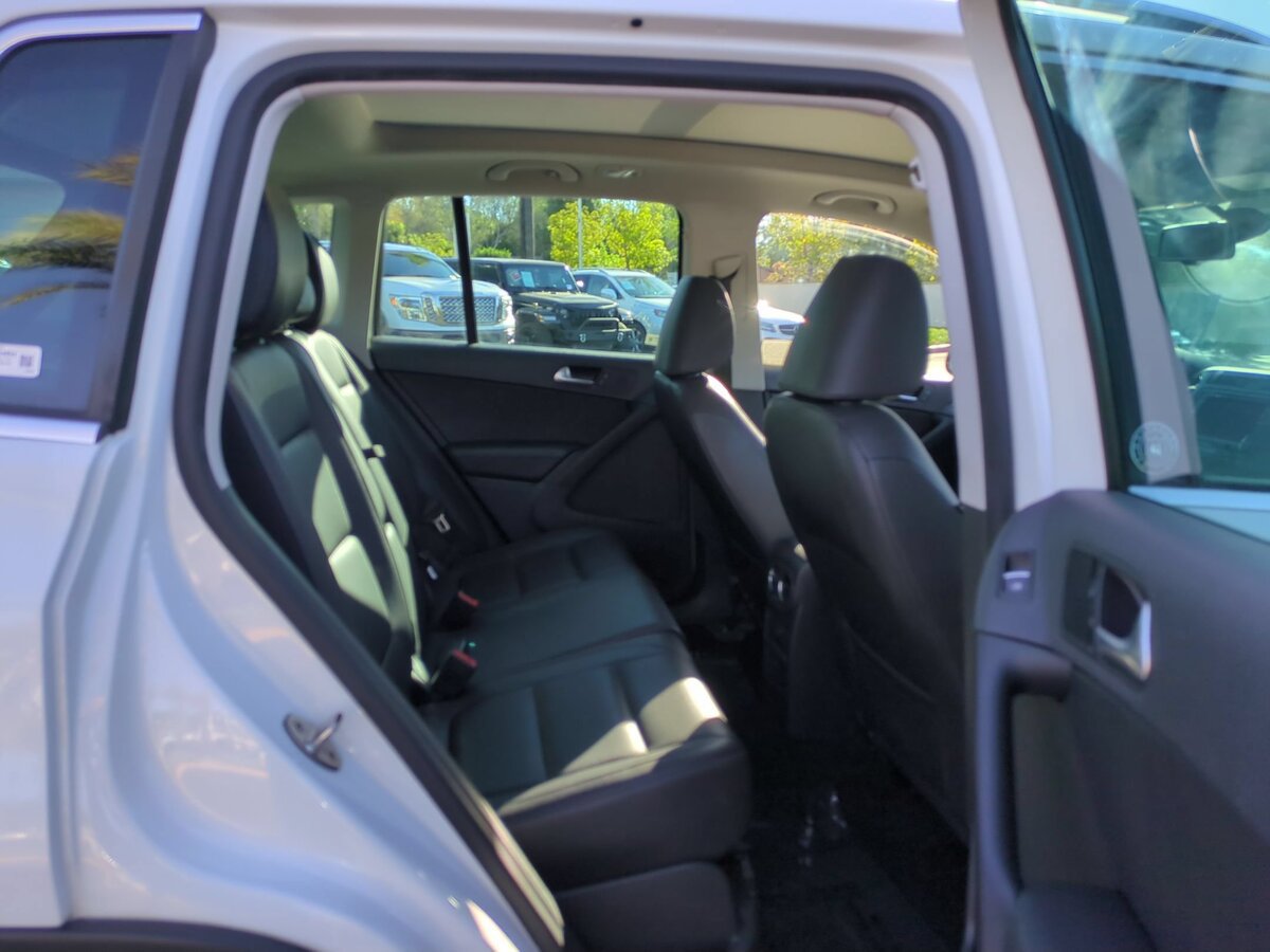 Used 2017 Volkswagen Tiguan Wolfsburg Edition FWD image 27