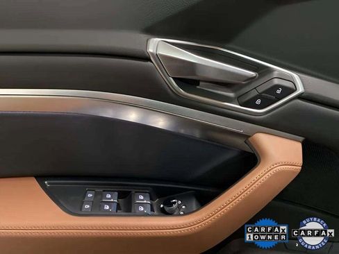 Used 2022 Audi e-tron Premium Plus w/ Premium Plus Package image 34