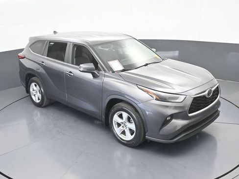 Used 2023 Toyota Highlander LE image 57