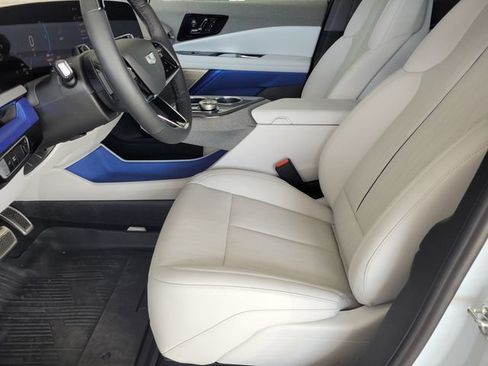 New 2027 Cadillac Optiq Premium Luxury w/ LPO, Floor Liner Package AWD/4WD image 17