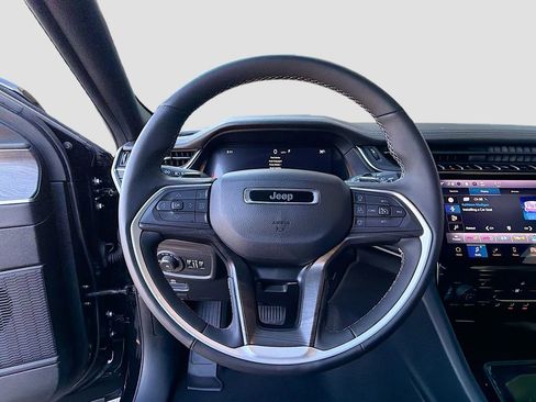 Used 2024 Jeep Grand Cherokee Limited image 41