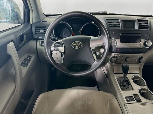 Used 2011 Toyota Highlander 4WD w/ Tech Pkg image 20