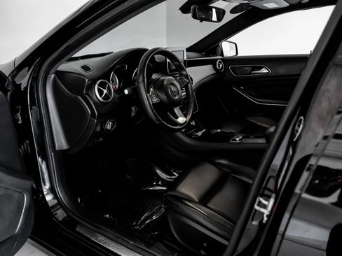 Used 2016 Mercedes-Benz GLA 250 image 2