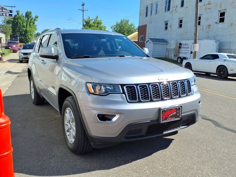 Used 2020 Jeep Grand Cherokee Laredo w/ Security & Convenience Group AWD/4WD image 4