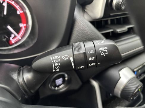 Used 2025 Toyota RAV4 XLE AWD/4WD image 30