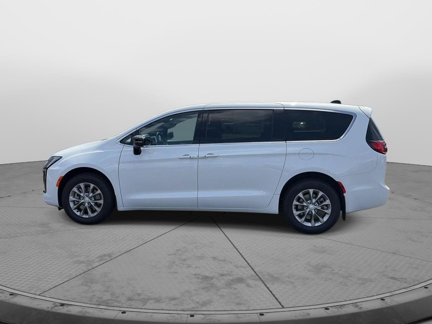 New 2027 Chrysler Pacifica Select AWD/4WD image 10