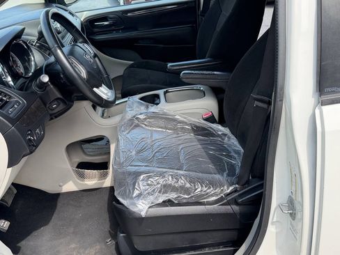 Used 2013 Dodge Grand Caravan SXT w/ UConnect Hands-Free Group FWD image 14