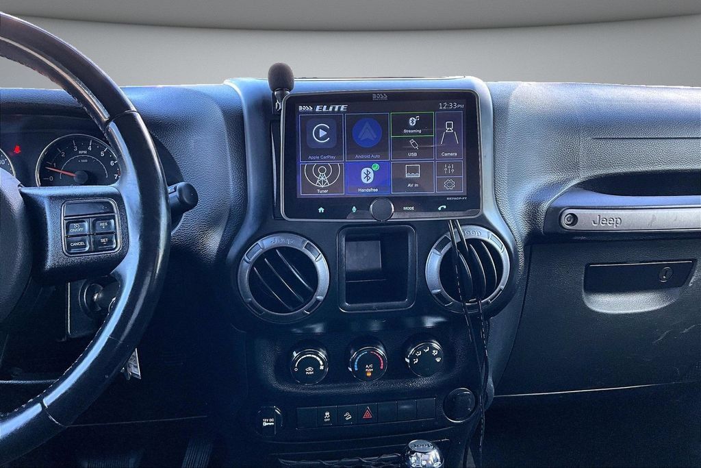 Used 2017 Jeep Wrangler Sport w/ Connectivity Group AWD/4WD image 9